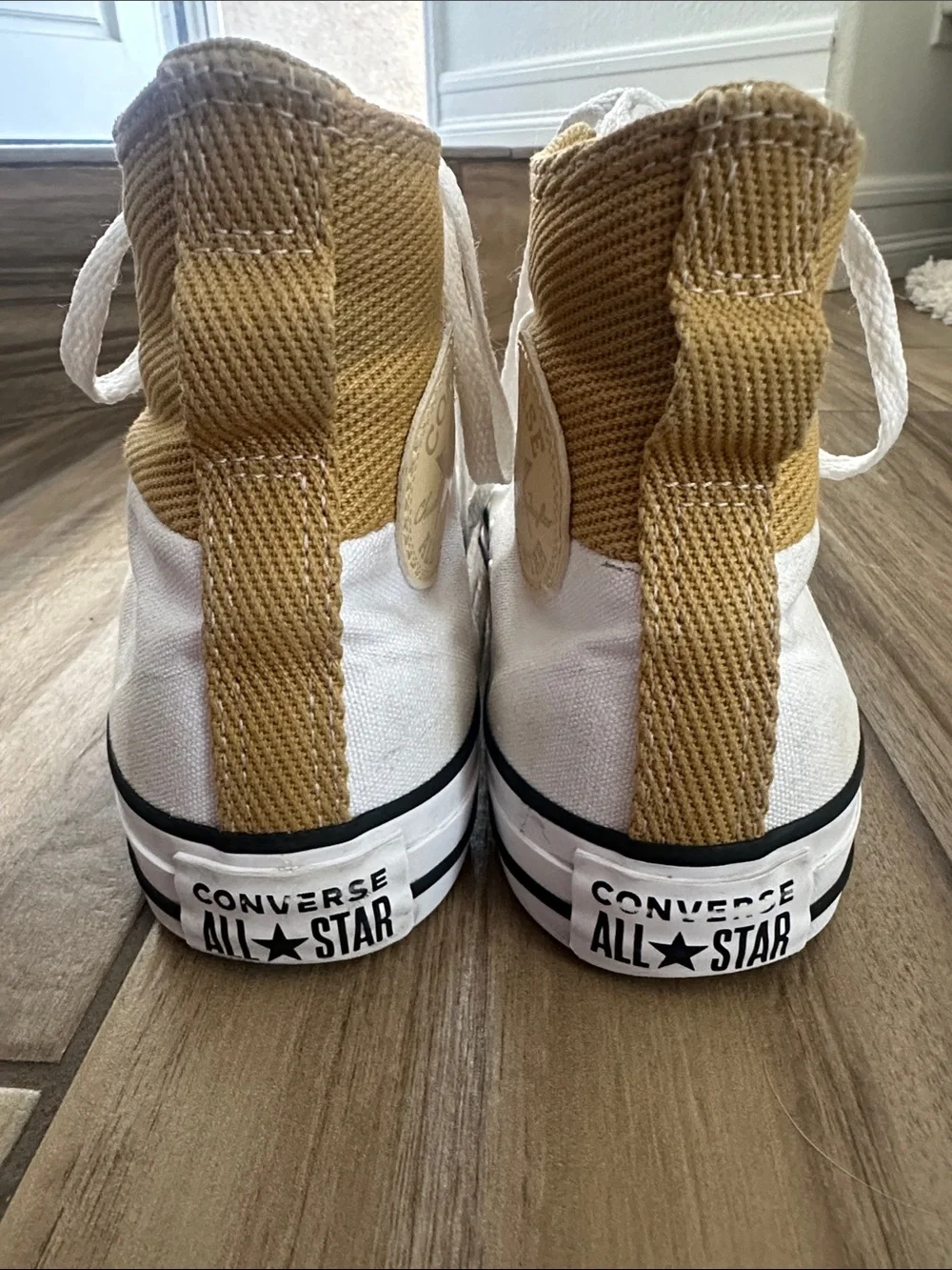 Converse Chuck Taylor All Star High Top Men’s 5, Women’s 7